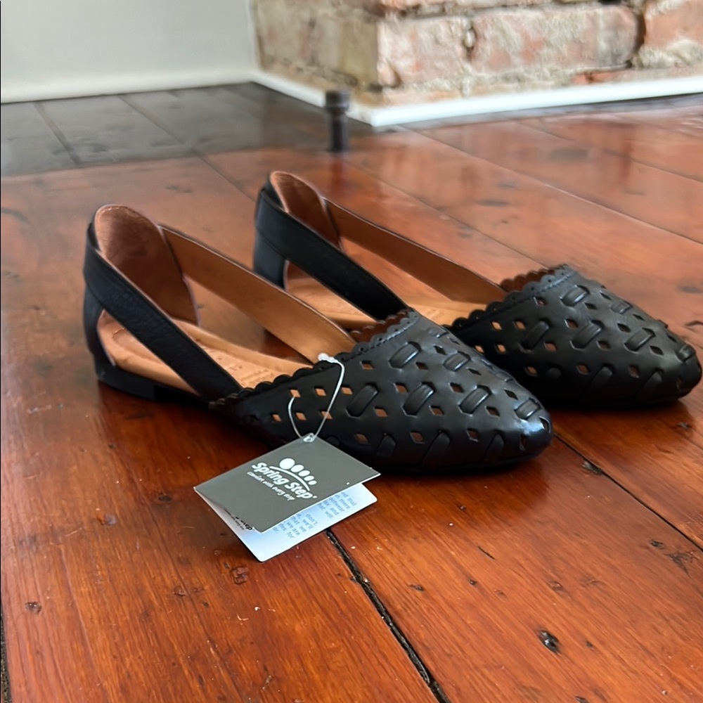 Spring Step Delorse Black Flats NWT